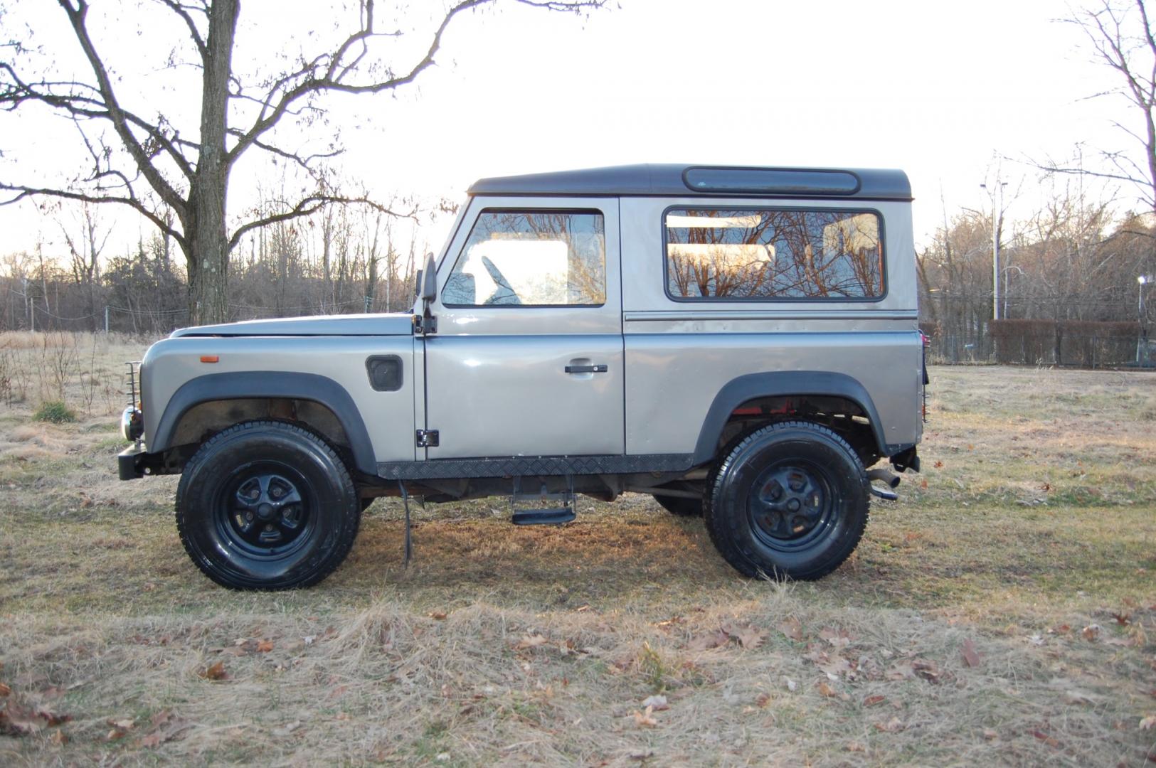 1990 Gray /Black Land Rover Defender (SALLDVAB8FA) with an Diesel engine, 5 speed manual transmission, located at 6528 Lower York Road, New Hope, PA, 18938, (215) 862-9555, 40.358707, -74.977882 - Here is a great running, great looking turn key 1990 Land Rover Defender.....Diesel engine, 5 speed manual transmission, roll up windows, black leather seats, steel wheels, 7.50R60 Silca Come 4x4 tires, fog lights, trailer hitch, Warn Zion 10-S power wynch. The engine has been rebuilt, body and i - Photo#2